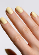 Butter Yellow, Short Squoval, buren på handen