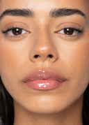 Lip Retreat - Lovely Nude, på läpparna